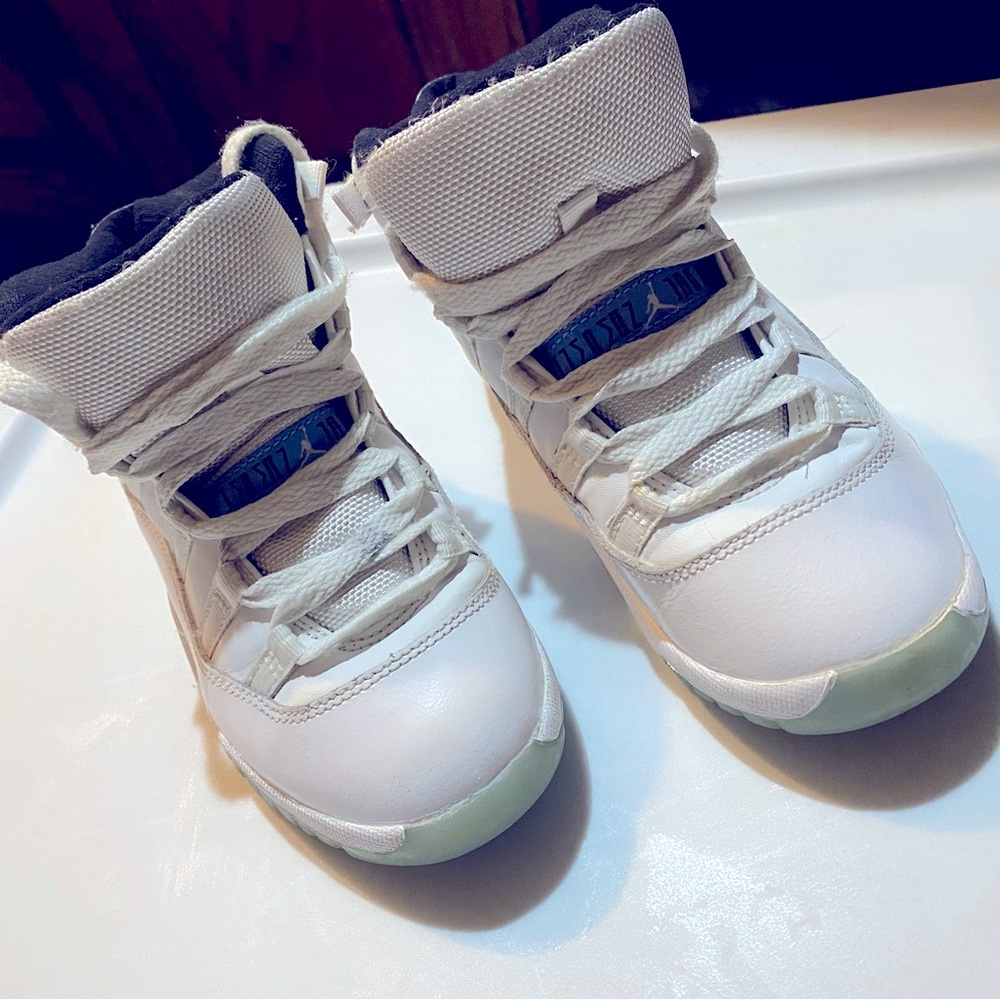 2014 Nike Retro Jordan 11 . In White & Blue. Size 13C